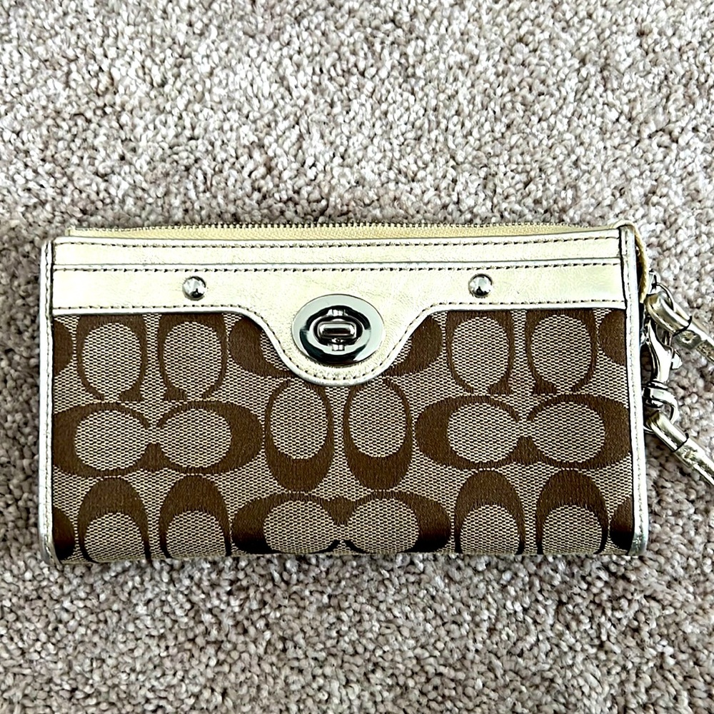 EUC Coach Zip Top Wallet/Wristlet